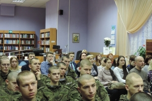 Преподаватели и обучающиеся школ ЗАТО г. Североморск, жители города, военнослужащие с большим вниманием слушали гостей презентации