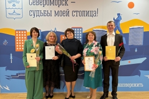 Директор ДМШ Павлова Л.А. с награжденными преподавателями и концертмейстерами школы