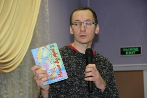 Выступает поэт, прозаик, журналист Илья Виноградов