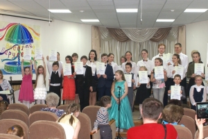 Награждение участников фестиваля "Веселая карусель" памятными дипломами