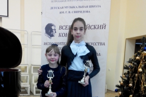 Участники номинации "Фортепиано" Дарья Денисова и Мария Злобина 