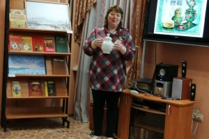 Заведующая библиотеки Ирина Тригуб рассказывает о традициях славян