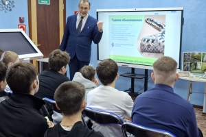 На конкретных примерах Виктор Николаевич объяснил, почему природные территории нужно охранять
