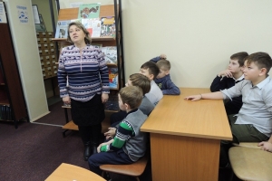 Классный руководитель Елена Золкина поздравляет ребят с наступающим праздником