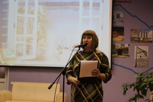 Стихи читает поэт Анастасия Герасенко. Фото Ксении Василенко.