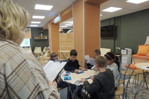 Игра Угадай меня по описанию - сложно, но интересно.