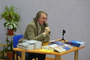 Автор книги «Родные голоса» – мурманский писатель и журналист Дмитрий Коржов