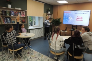 Гости мероприятия отвечают на вопросы интеллектуальной игры