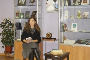 Зарисовку «Другие времена» читает поэт, член Союза писателей России Елена Захарова