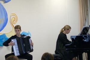 Инструментальный дуэт: Виктор Миронов (аккордеон) и Алена Миронова (фортепиано)