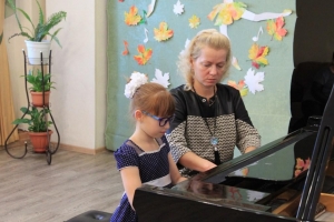 Фортепианный ансамбль: Полина Медведева и преподаватель Елена Витальевна Глинская