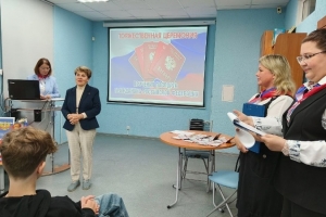            Ольга Анатольевна Ефименко говорит напутственные слова ребятам