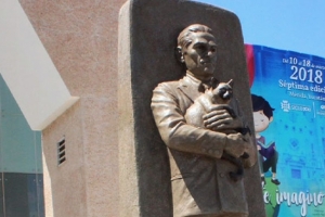 Памятник Юрию Кнорозову