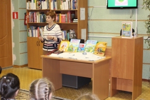 Мероприятие проводит библиотекарь Галина Зверинцева