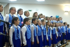 Хор учащихся младших классов хорового отделения "Скворушки"