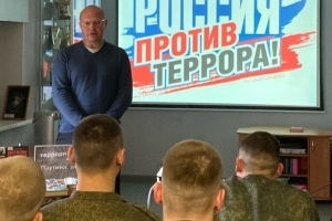 Спикер, представитель регионального центра патриотического воспитания Эдуард Анатольевич Миронов