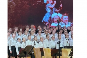 На сцене Сводный хор Мурманской области