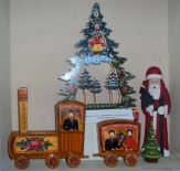 «Дед Мороз спешит на ёлку» - выставка деревянной игрушки   из коллекции А. Михайлова (г. Москва)