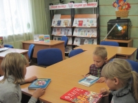Беседа у книжной выставки «Символика стране нужна»